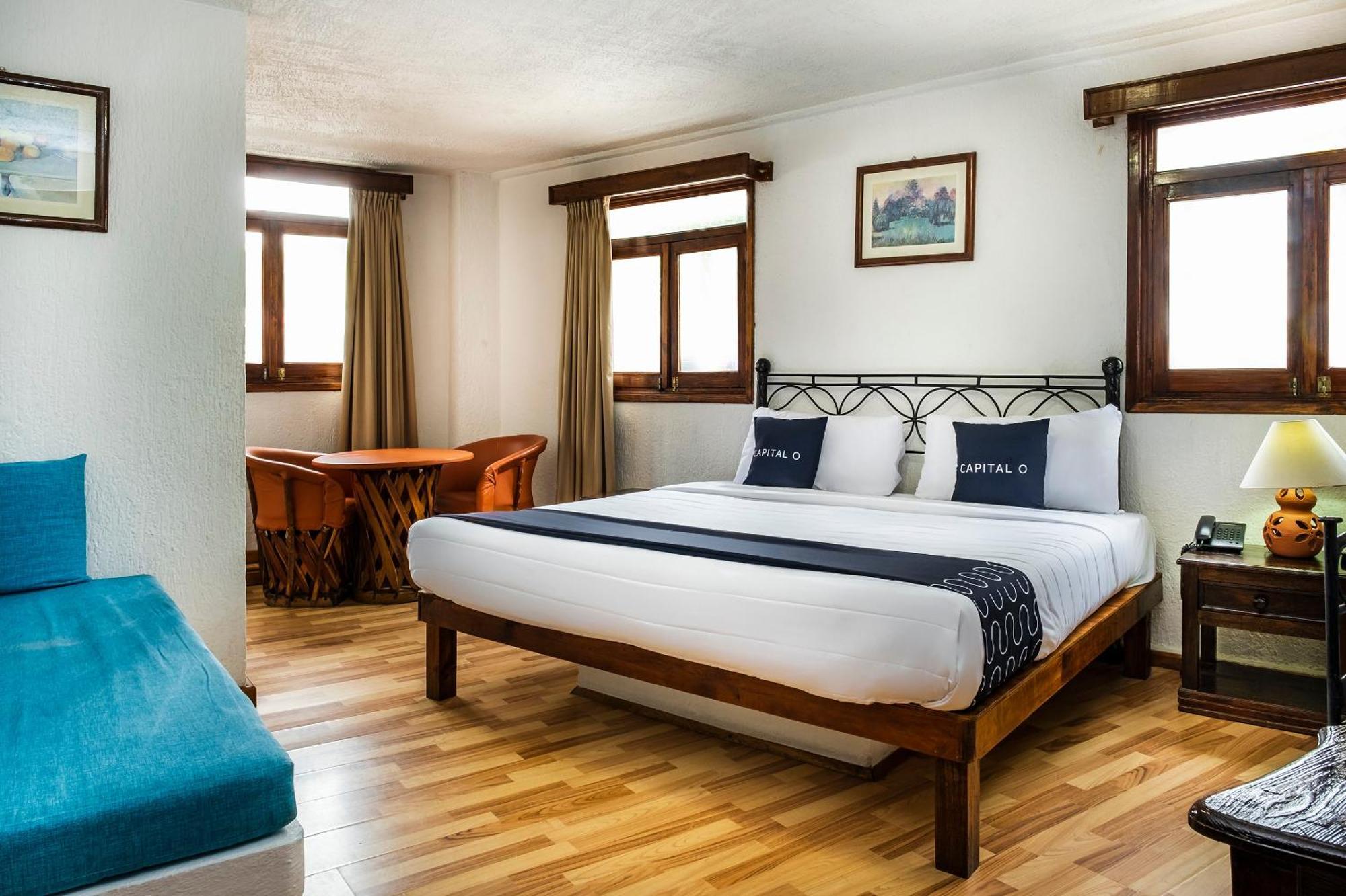 Capital O Central, 3*