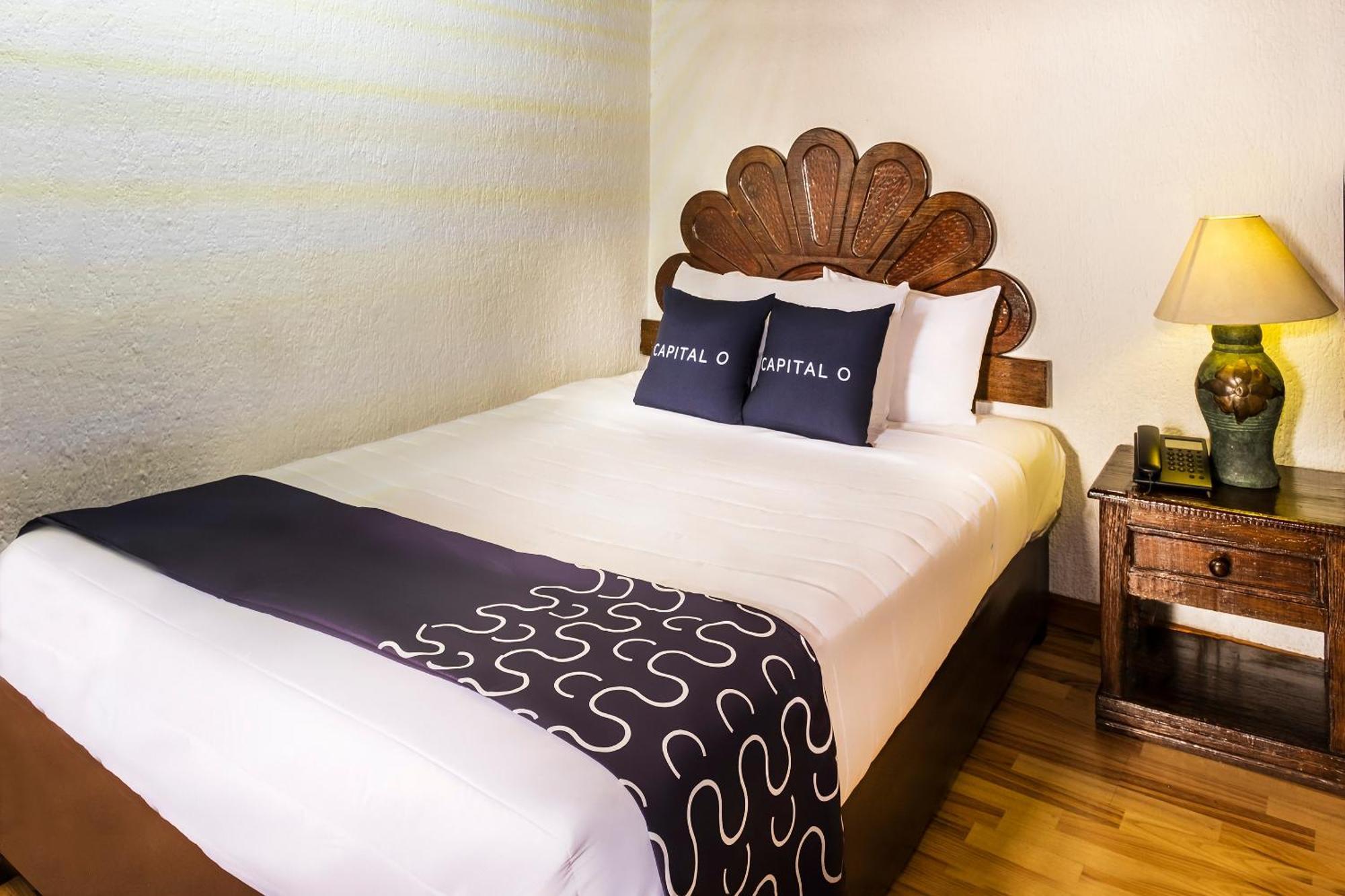 Hotel Capital O Central, 3*