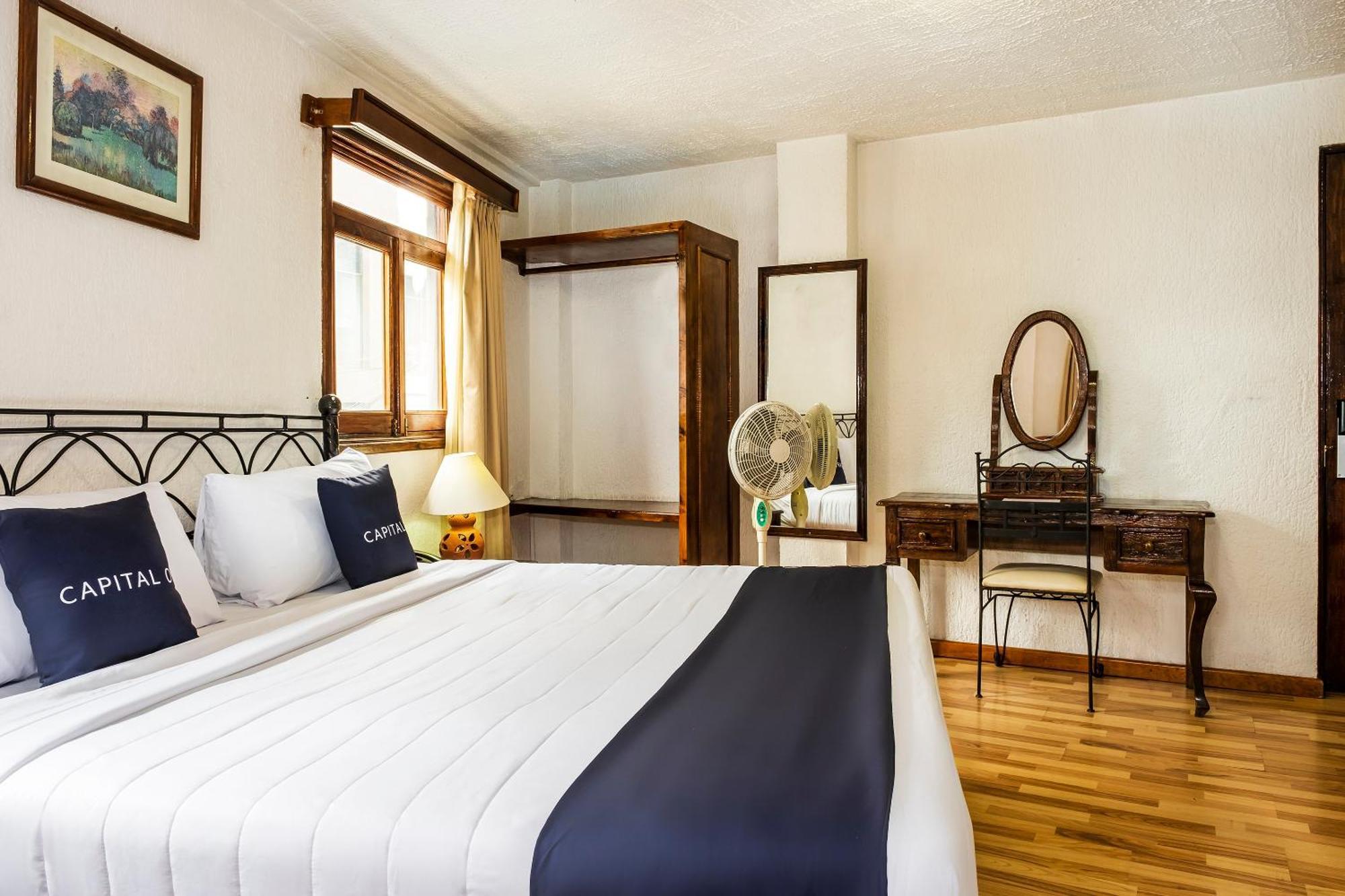 Capital O Central, Hotel