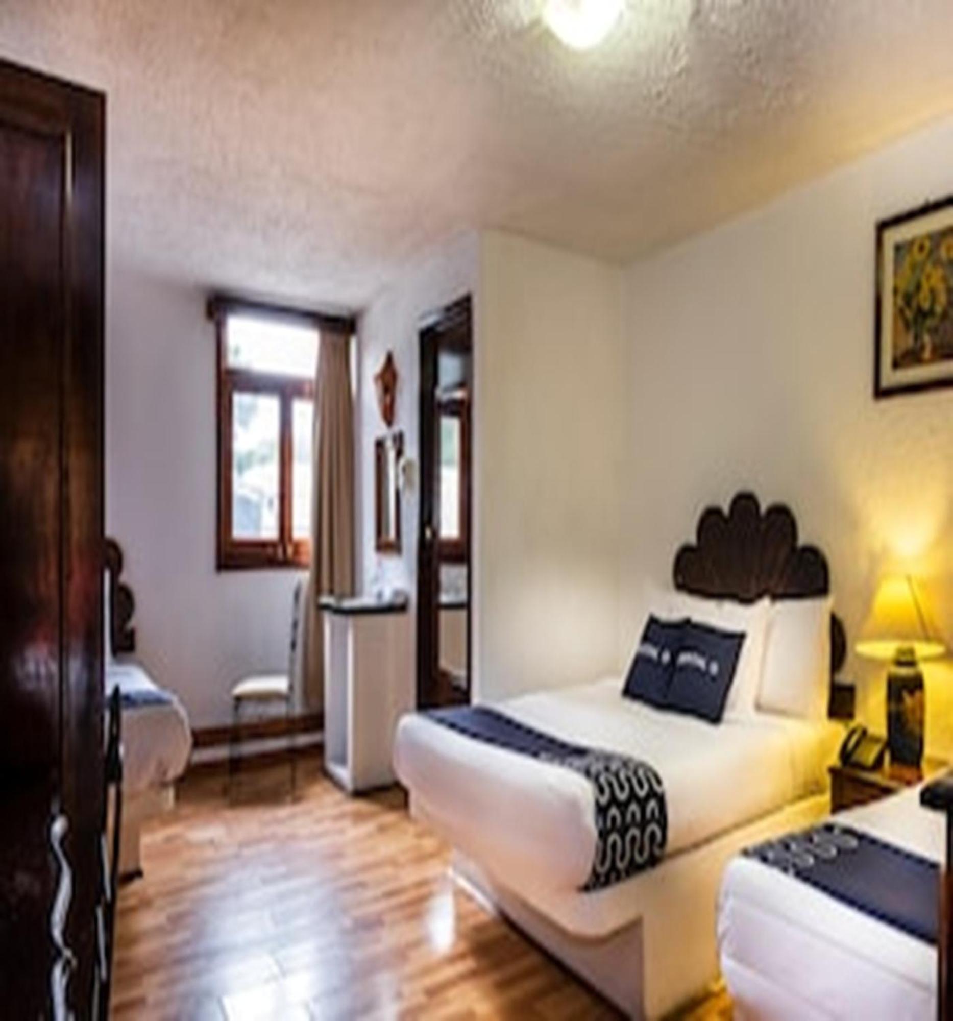 Hotel Capital O Central, 3*